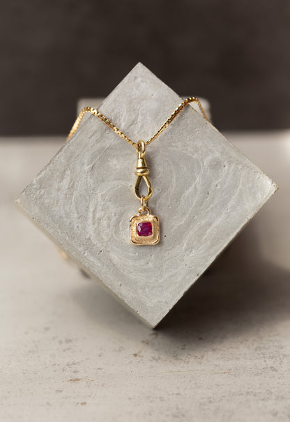 Pyra Amulet