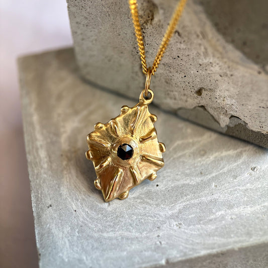 The Drya Pendant