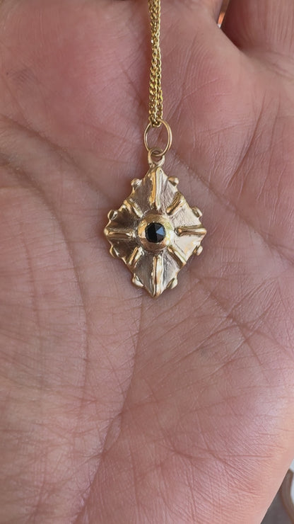 The Drya Pendant